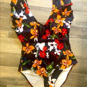 $25 Rich floral 1X swimsuit from Shein brand new and very flattering!